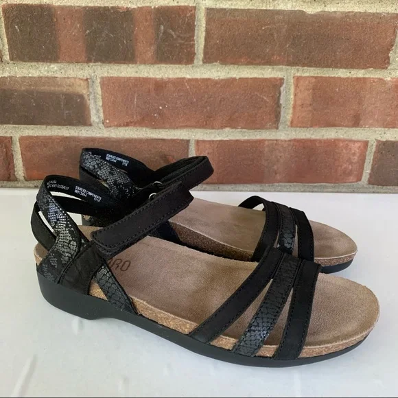 Munro Women’s Summer Black Leather Low Heel Sandals Shoes US 7.5 SS Narrow Width - Picture 1 of 10